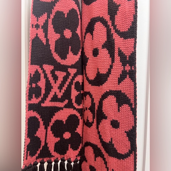 Louis Vuitton Stole - Picture 2 of 6